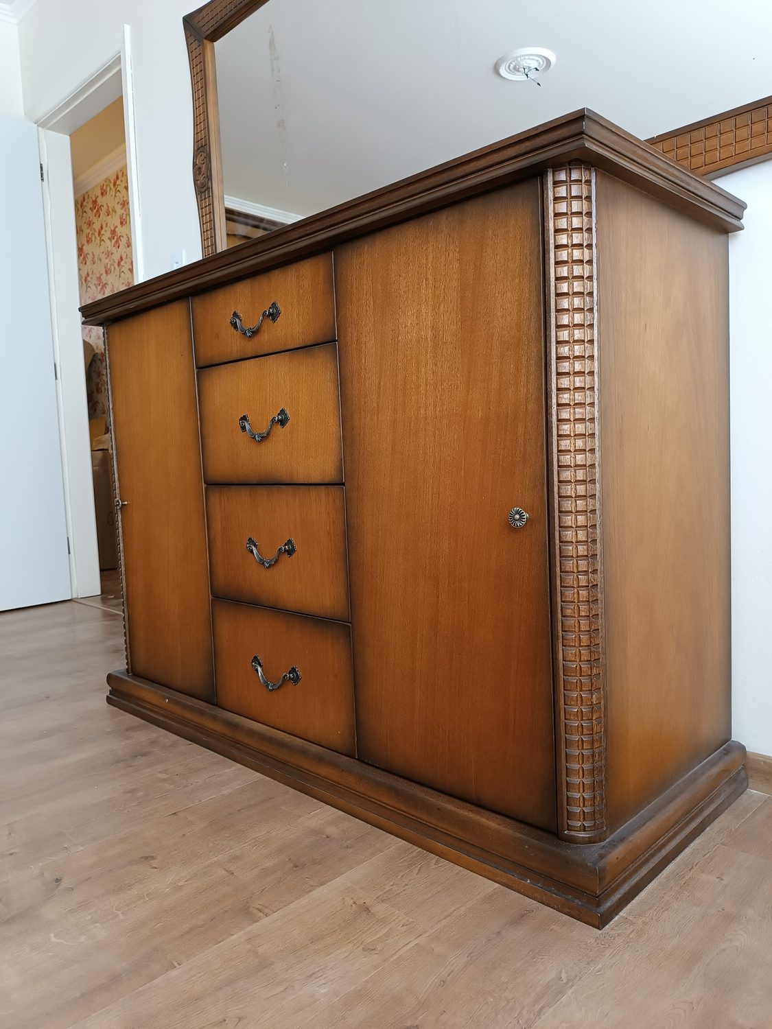 Cômoda com portas e gavetas entregue a cliente