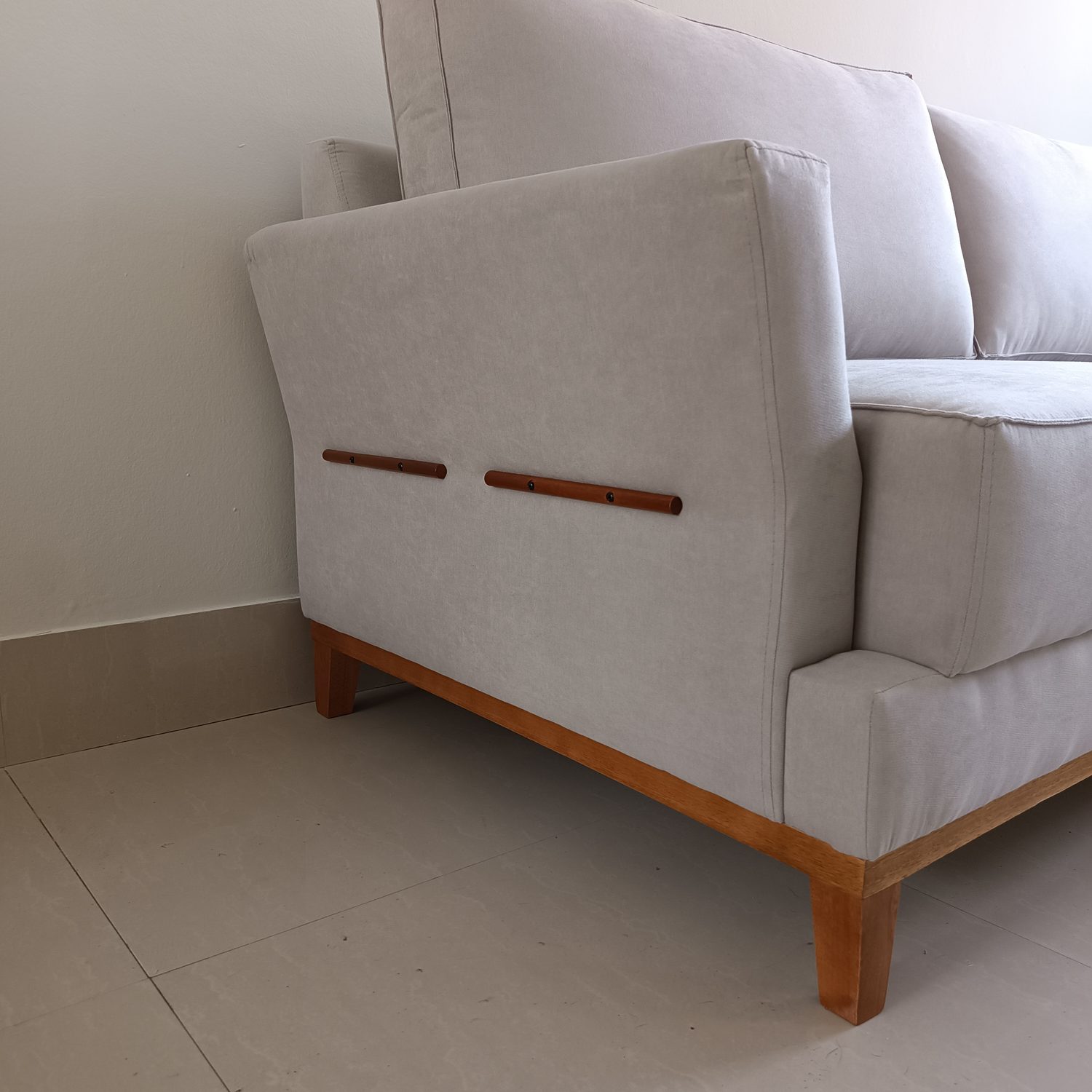 Sofá (detalhe do braço) entregue a cliente