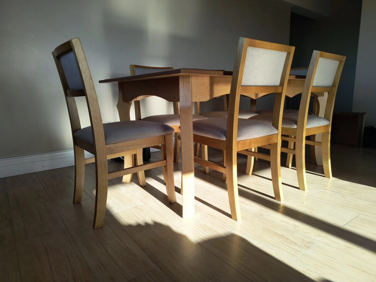 Mesa de jantar com cadeiras entregue a cliente