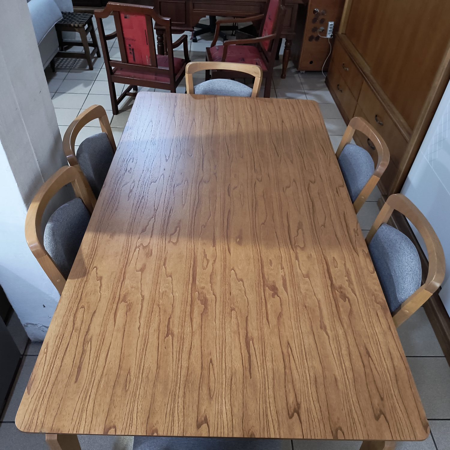 Tampo de mesa de jantar em lâmina de cinamomo natural