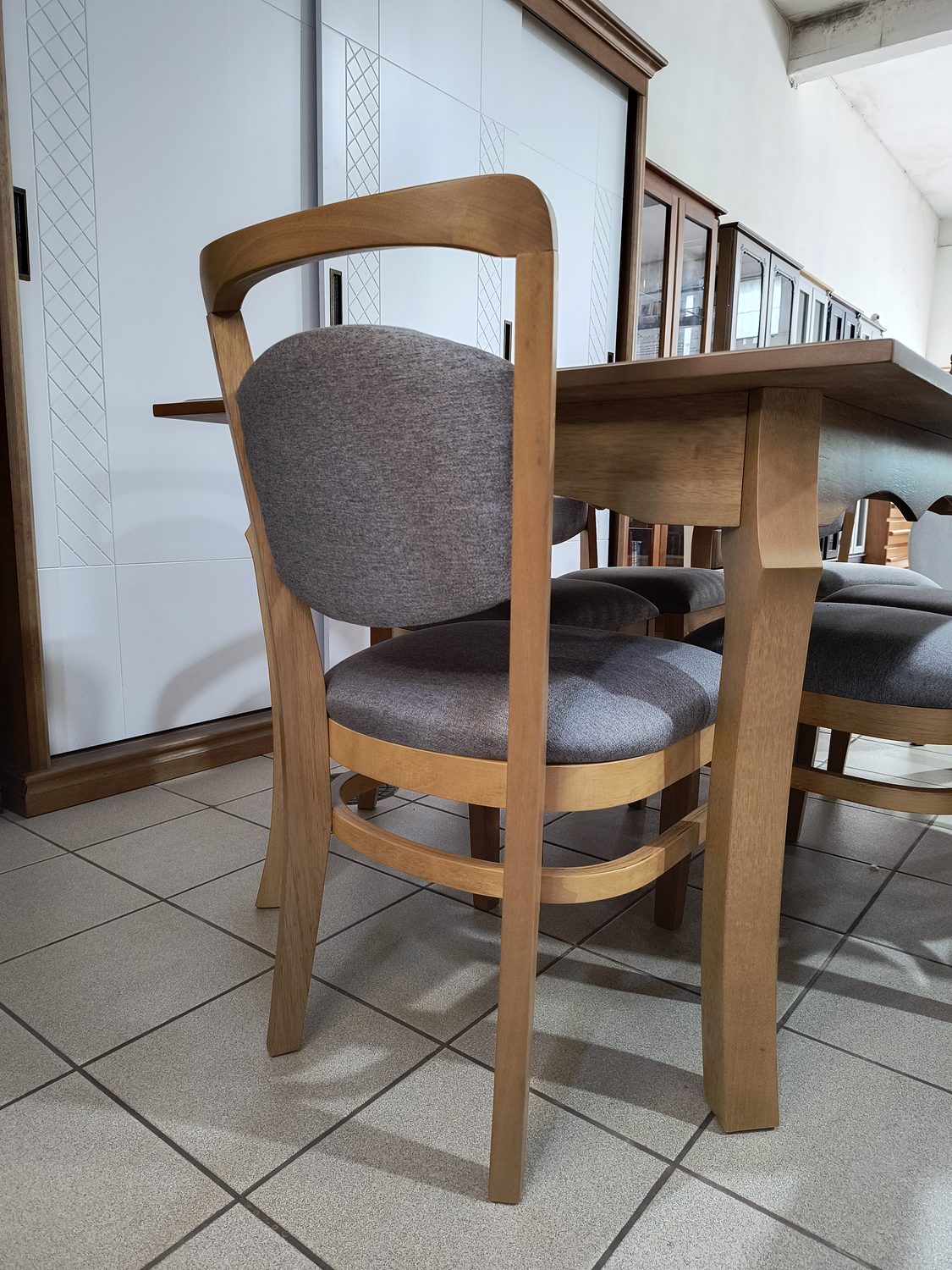 Cadeira de encosto oval